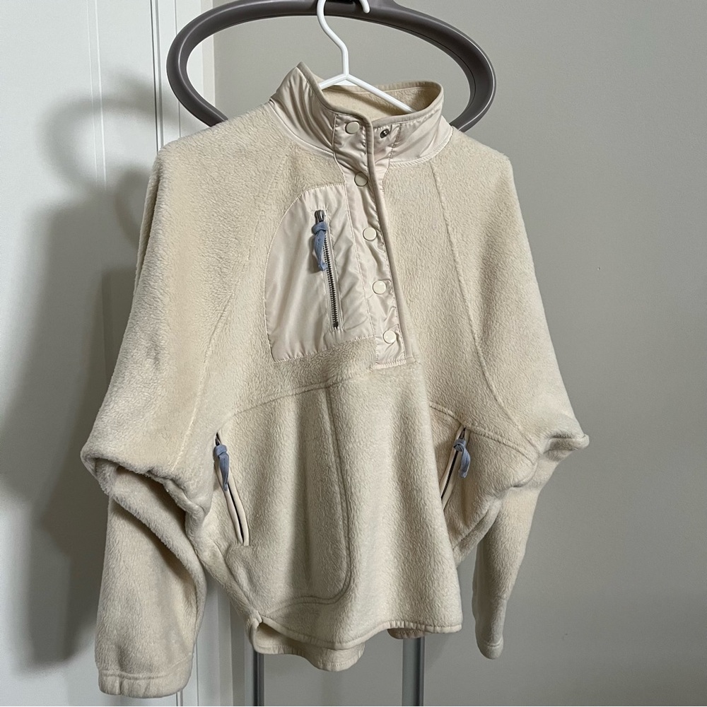 ¾ Sweater / Buttoned Fleece Pullover - Women’s Medium